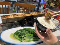 -刘姐啤酒鱼民族演艺餐厅(西街总店)