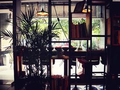 -LEO CAFE