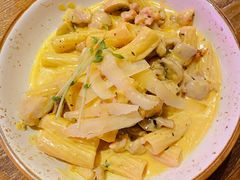 鸡肉菌菇奶油管面-造精酿餐厅