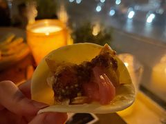 烟熏三文鱼配烤饺子皮和芥末籽酱-BOR Eatery(安福路店)