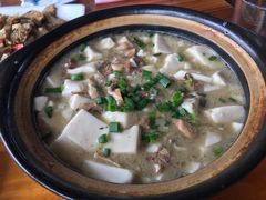 河蚌烧豆腐-唔呶喔哩酒家(生产街店)