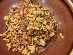 茶树菇小炒黄牛肉-三姐妹餐厅(曲江店)