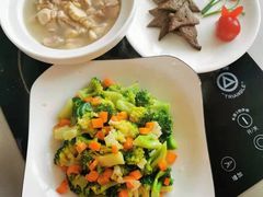 -爱的果实月嫂育婴师(世纪东方店)
