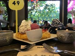 -莓园冰淇淋店