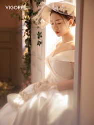 -雪中彩影婚纱摄影·微光艺术中心