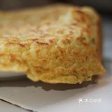 煎饼的做法很简单，但简单又好吃，比手抓饼的油更少