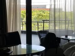 -上海滴水湖皇冠假日酒店