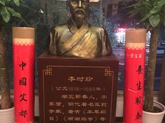 -灸春堂·艾灸·痛症·整脊连锁(之江银泰店)