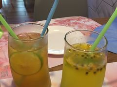 -樱花里音乐餐吧·牛扒椰子鸡(东圃店)
