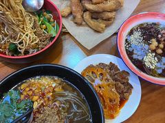 -爆炸头阿姨小四川正宗川味小吃(无任何分店)