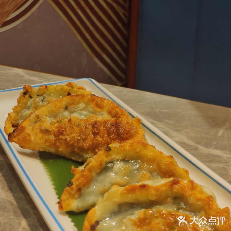 港式大排档的风格,四人桌为主座位很宽敞舒服