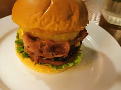 夏威夷牛肉芝士培根堡-BIGHOUSE·大房子电影主题融合餐厅(盐河巷店)