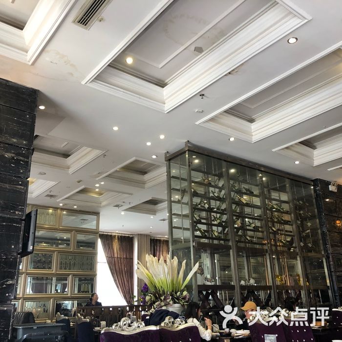 百艳青花无国界餐厅