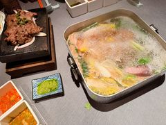 -左庭右院鲜牛肉火锅黑金店(陆家嘴中心店)
