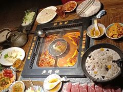 -老牌坊云南鱼豆花火锅(哈西万达店)