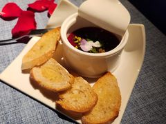 鹅肝酱开心果-弦月窗LUNETTE BY AMANDA(复兴路店)