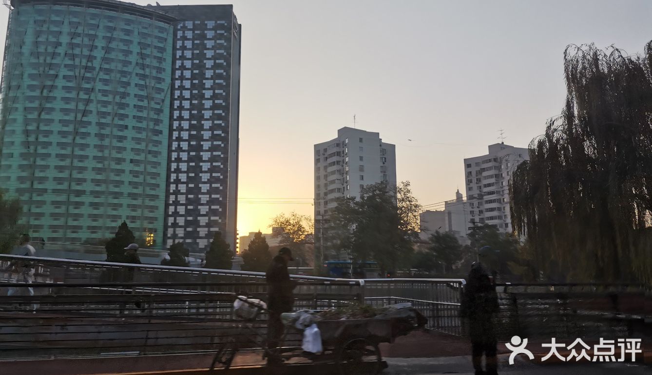 帝都的朝阳中......