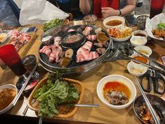 -江南猪肉商会无限续吃(弘大店)