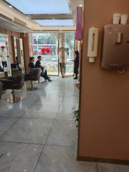 -一東造型烫发染发
