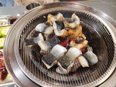 -围炉肉舍•炭烤活鳗•丹东海鲜烤肉(步行街店)