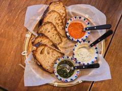 三种酱配酸面包-Mesa Madre梅萨妈妈·Bintana(国贸店)