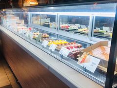面包甜点陈列柜-YUMI芽米·法式烘焙·咖啡(文化宫店)