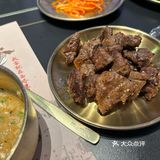 听说西塔老太太特别火，专门赶在饭口前，十一点半到的店里