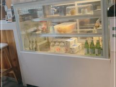 面包甜点陈列柜-十一咖啡(青年大街工厂店)