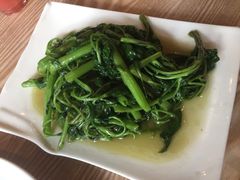 呛炒空心菜-遇见小厨·北京烤鸭·江湖菜·川菜(广福桥店)