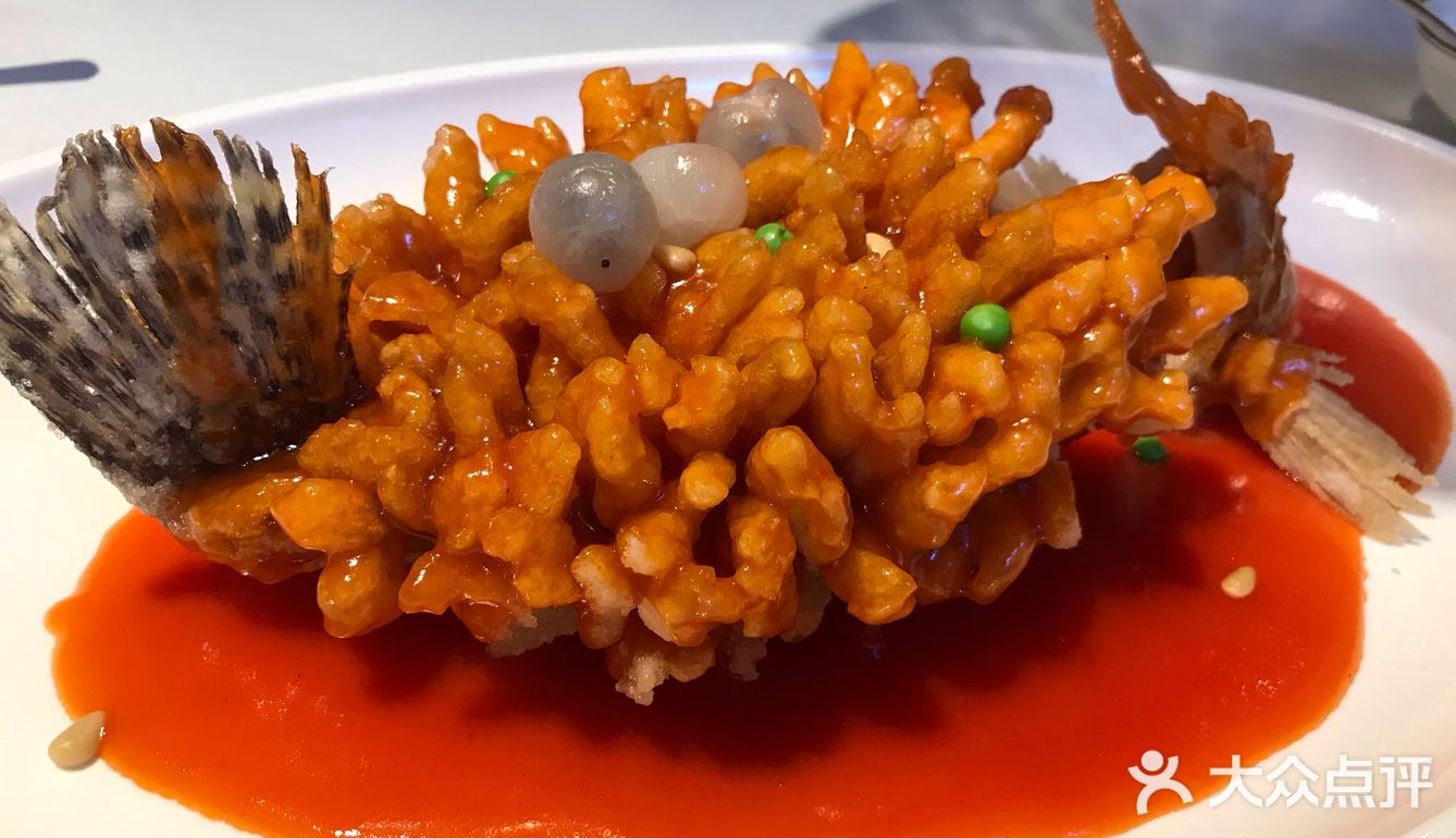 朋友请的黑珍珠诶 说实话菜品还行 但是服务和环境什么