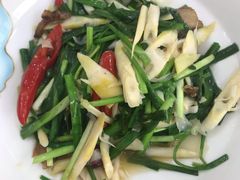 韭菜炒酸笋-谢师酒家