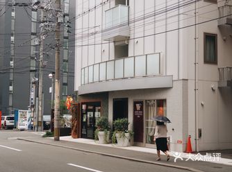 距离友好，步行至博多站只有6,7分钟，楼下全家罗森吃