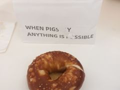 双重芝士碱水面包-WHEN PIGS FLY当猪飞