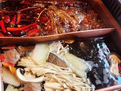 -老牌坊云南鱼豆花火锅(爱建店)