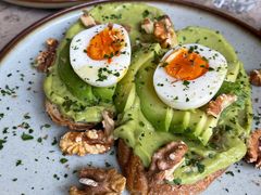 牛油果煮蛋吐司-RAC BAR(安福路店)