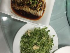 -红栌温泉山庄生态美食餐厅