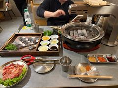 -围炉肉舍•炭烤活鳗•丹东海鲜烤肉(步行街店)