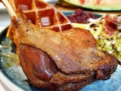 油封鸭腿配窝夫、血橙-layback cafe & bar