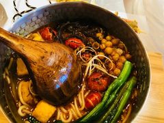 招牌龙虾尾米线-火山屋台(新街口店)