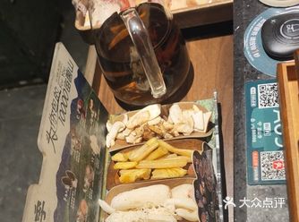 蘸上云南特色煳辣椒蘸水，鲜辣交织层次丰富