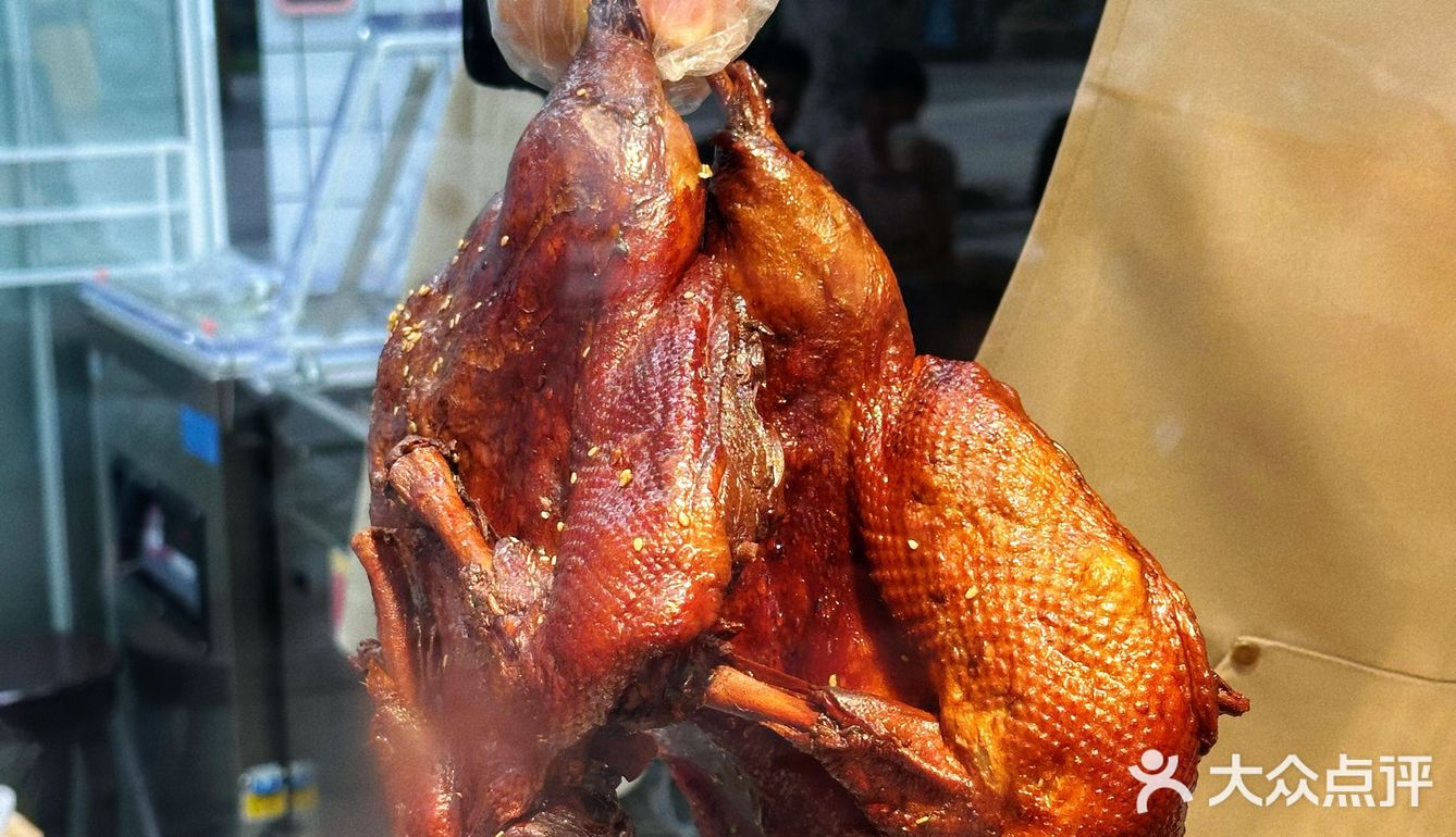 这不是我们从小吃的陈林鸭子吗？开进夫子庙啦！