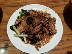 -泉畔人家·老济南经典鲁菜(大明湖店)