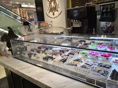 面包甜点陈列柜-GODIVA(王府井apm店)