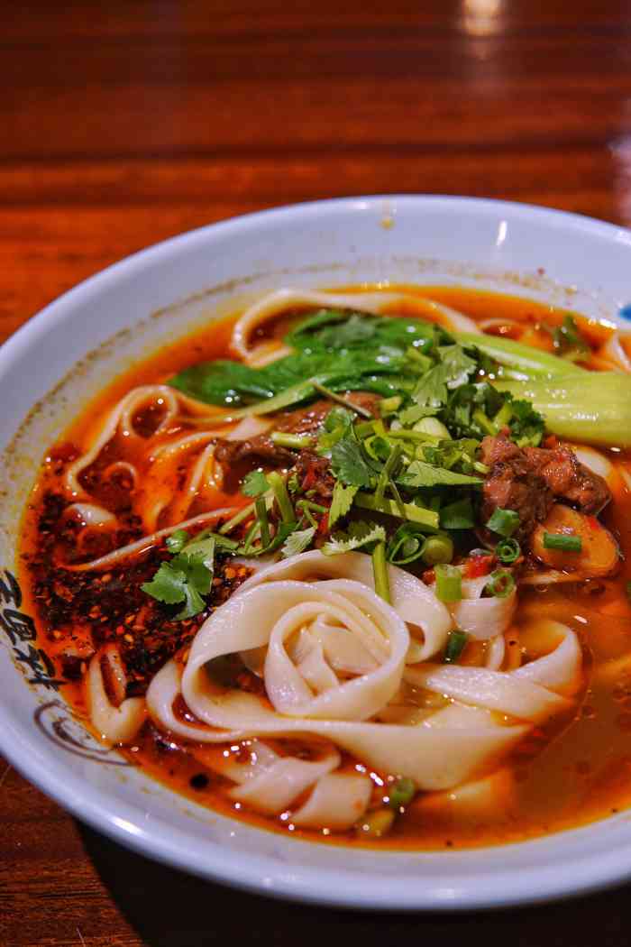 「红烧牛肉面」手工宽面确实很赞.弹滑感口,真劲道面!