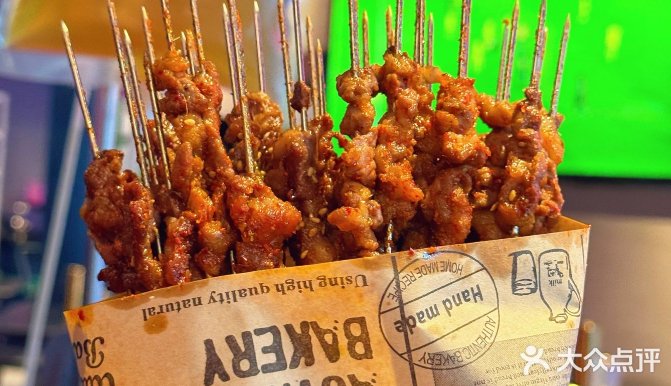 [耶][机智][加油]三五好友，撸串喝酒[啤酒][啤酒][啤酒]