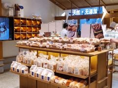 面包甜点陈列柜-西村叔叔的店·面包·甜品·蛋糕(崂山丽达店)