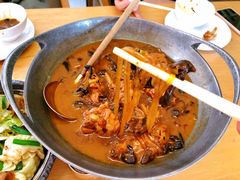 小鸡炖蘑菇-关东小磨东北菜(上海长风大悦城店)