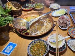 -洱火云南酸菜牛肉火锅(石景山当代商城店)