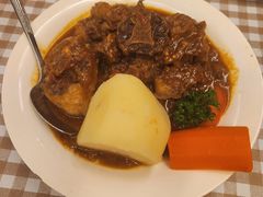 焖牛尾-船屋葡国餐厅