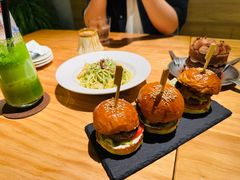 -三勾JJJ Burger&Coffee(梅溪湖店)